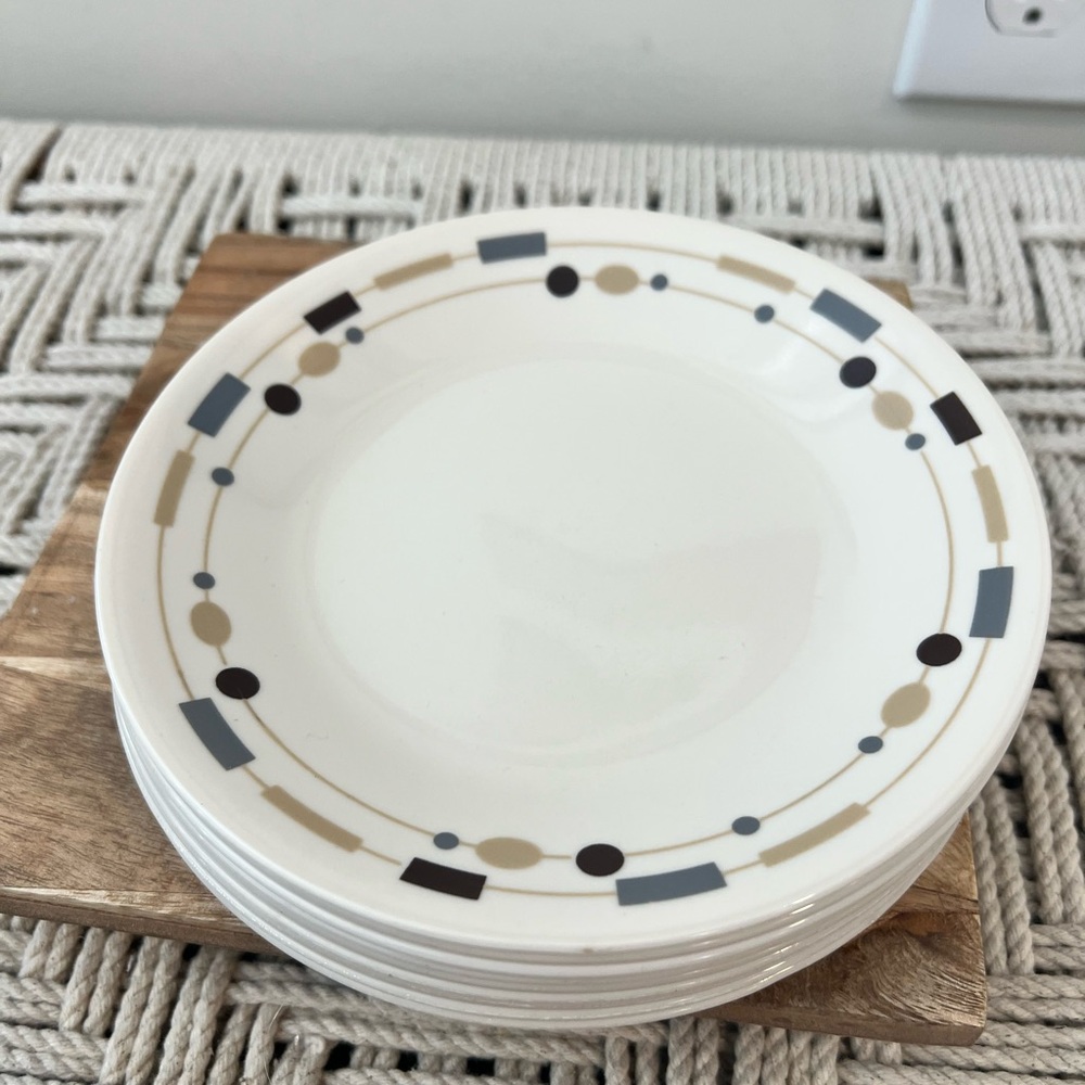 Lot of 4 Corelle Vitrelle Geometric Design  Dinner Plates - White and Blue